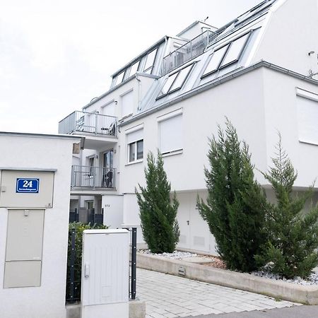 וינה Modern Apartment With Tiny Garden Near City Center מראה חיצוני תמונה