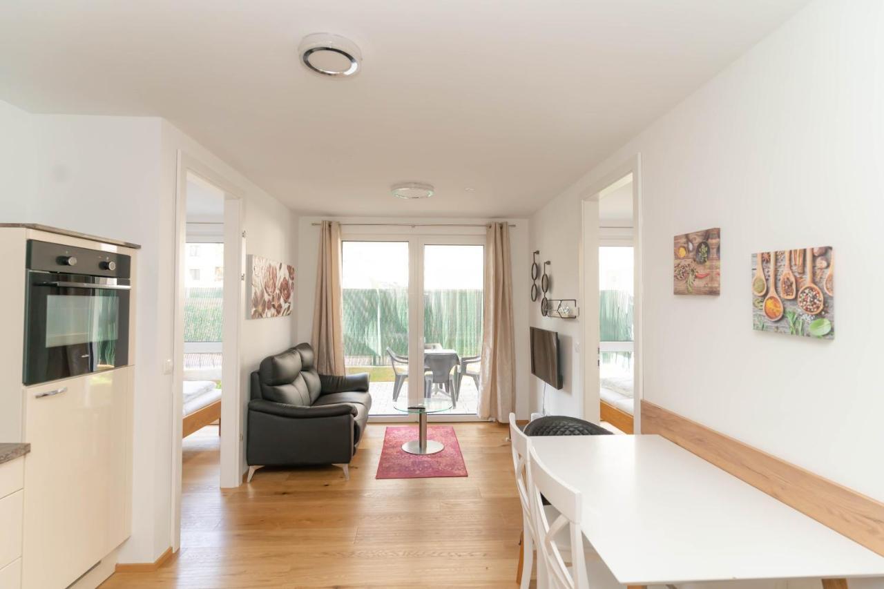 וינה Modern Apartment With Tiny Garden Near City Center מראה חיצוני תמונה