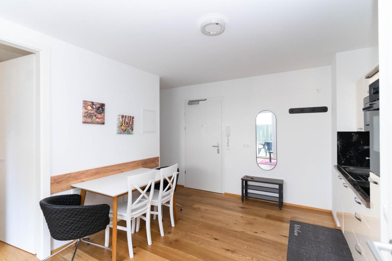 וינה Modern Apartment With Tiny Garden Near City Center מראה חיצוני תמונה