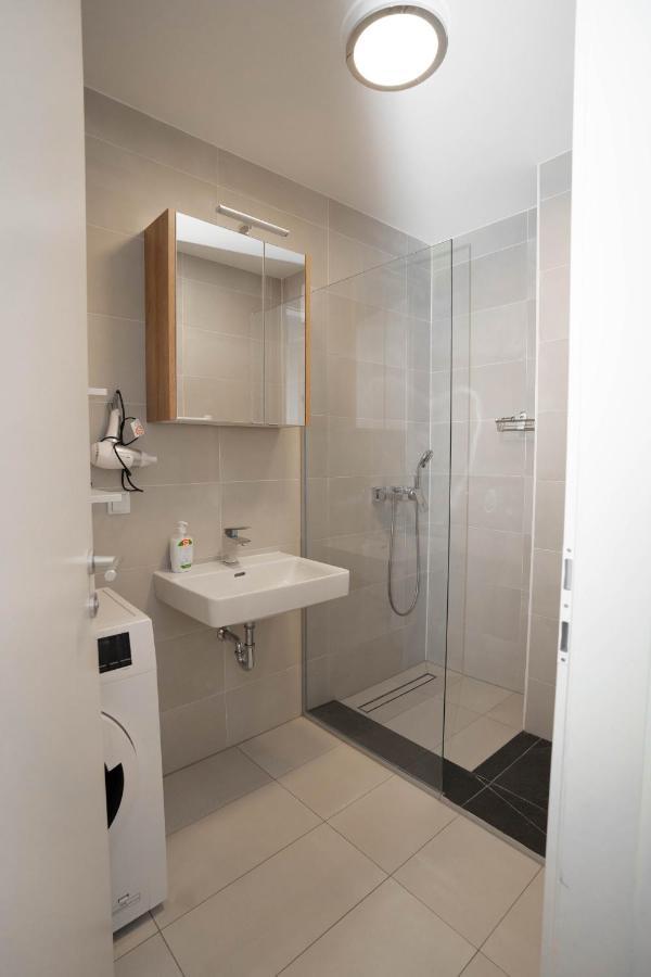 וינה Modern Apartment With Tiny Garden Near City Center מראה חיצוני תמונה