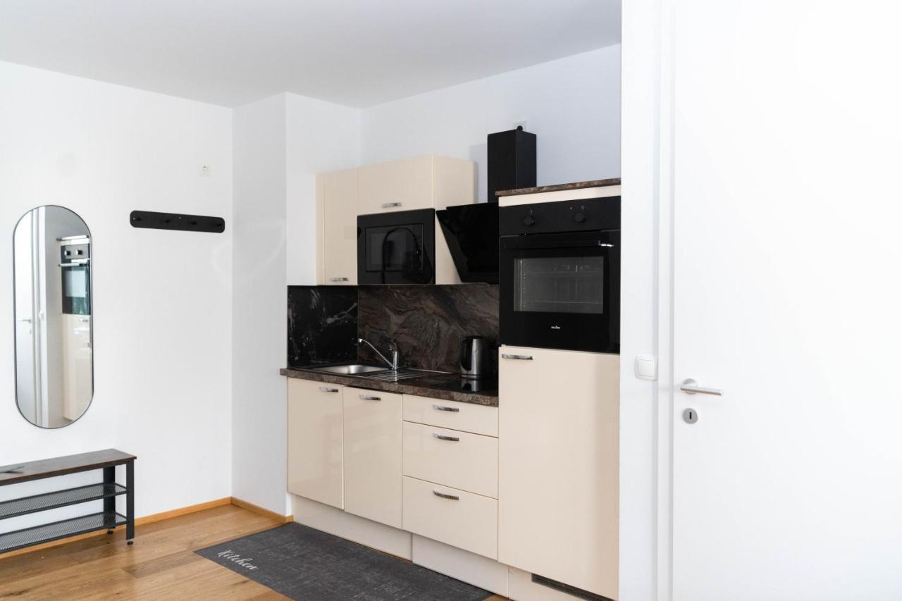 וינה Modern Apartment With Tiny Garden Near City Center מראה חיצוני תמונה