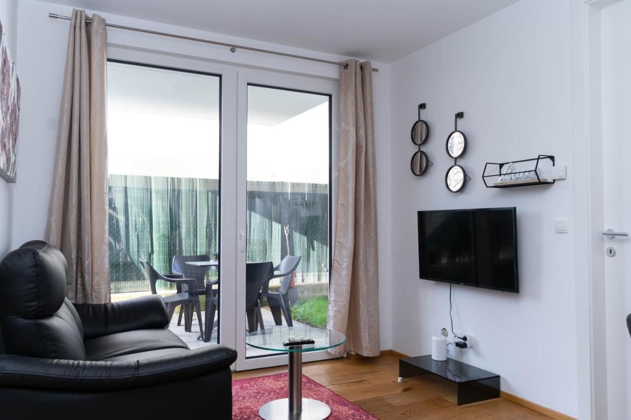 וינה Modern Apartment With Tiny Garden Near City Center מראה חיצוני תמונה
