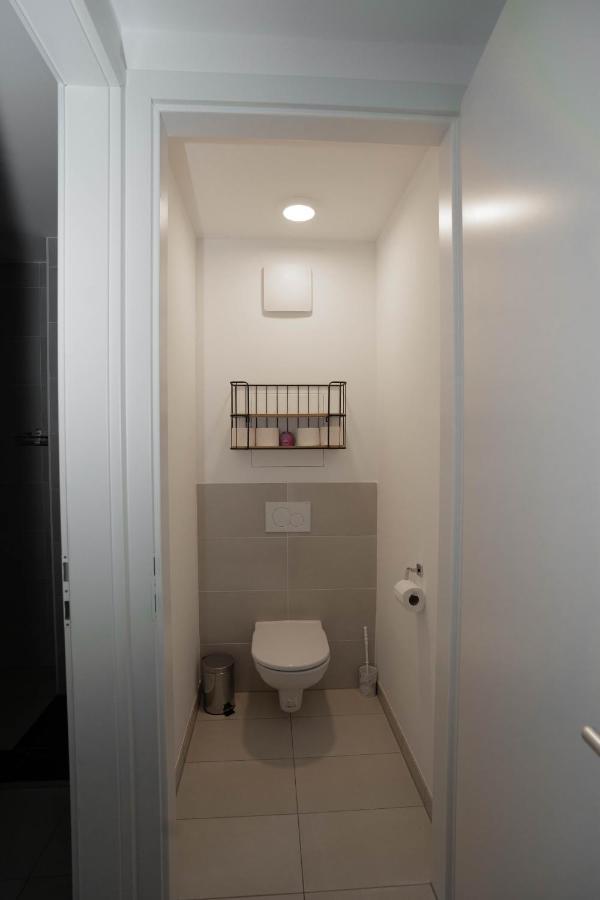 וינה Modern Apartment With Tiny Garden Near City Center מראה חיצוני תמונה