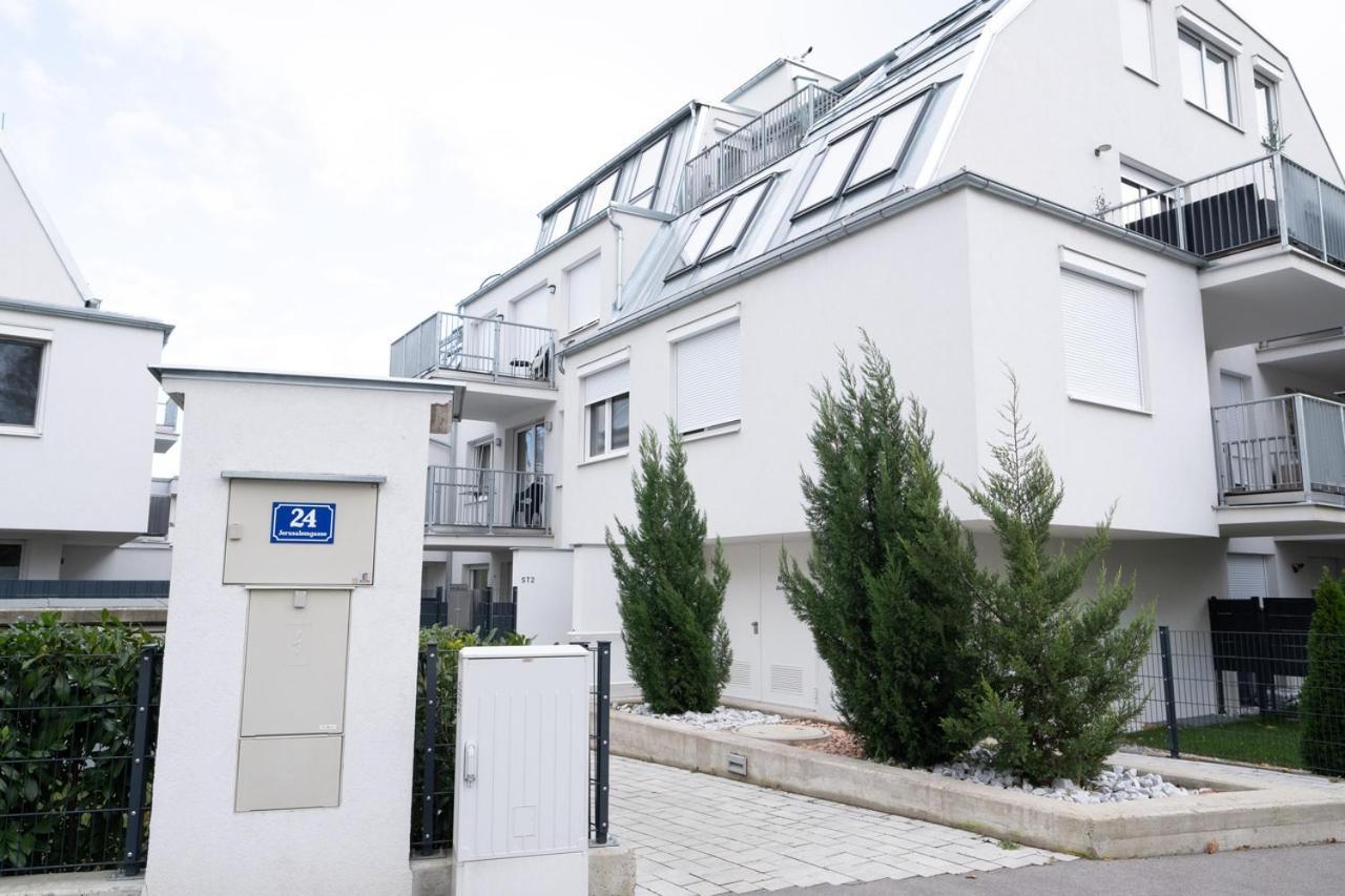 וינה Modern Apartment With Tiny Garden Near City Center מראה חיצוני תמונה